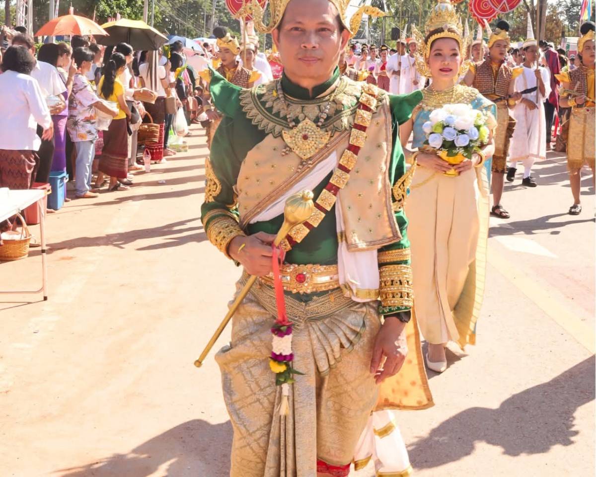 ประเพณีตักบาตรเทโวโรหณะ